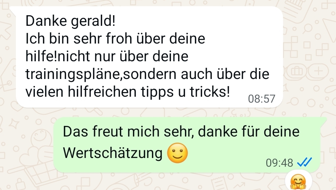 WhatsApp Rueckmeldung einer Online-Coaching-Kundin zu Trainingsplaenen und Tipps